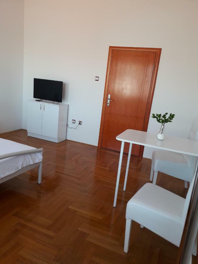 Apartman Dunja Ns 2 노비사드 외부 사진